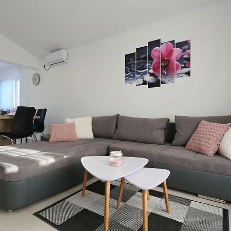 Apartments Lisac ヴィル エクステリア 写真