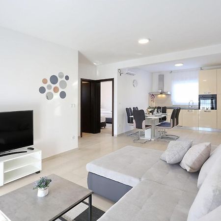 Apartments Lisac ヴィル エクステリア 写真