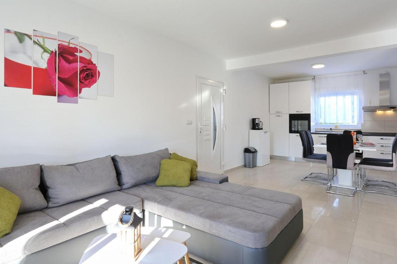 Apartments Lisac ヴィル エクステリア 写真