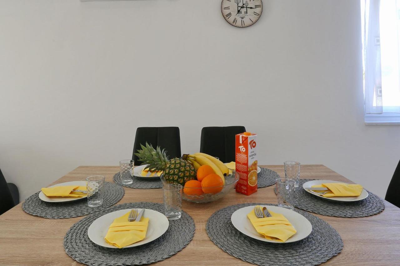 Apartments Lisac ヴィル エクステリア 写真