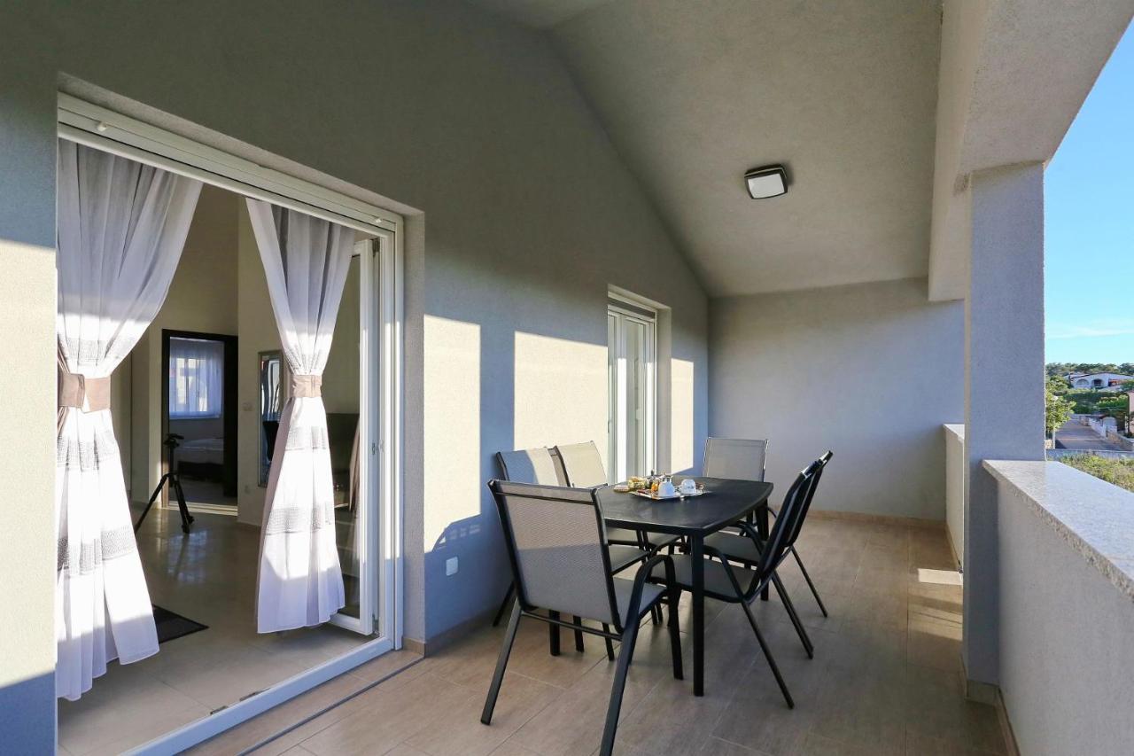 Apartments Lisac ヴィル エクステリア 写真