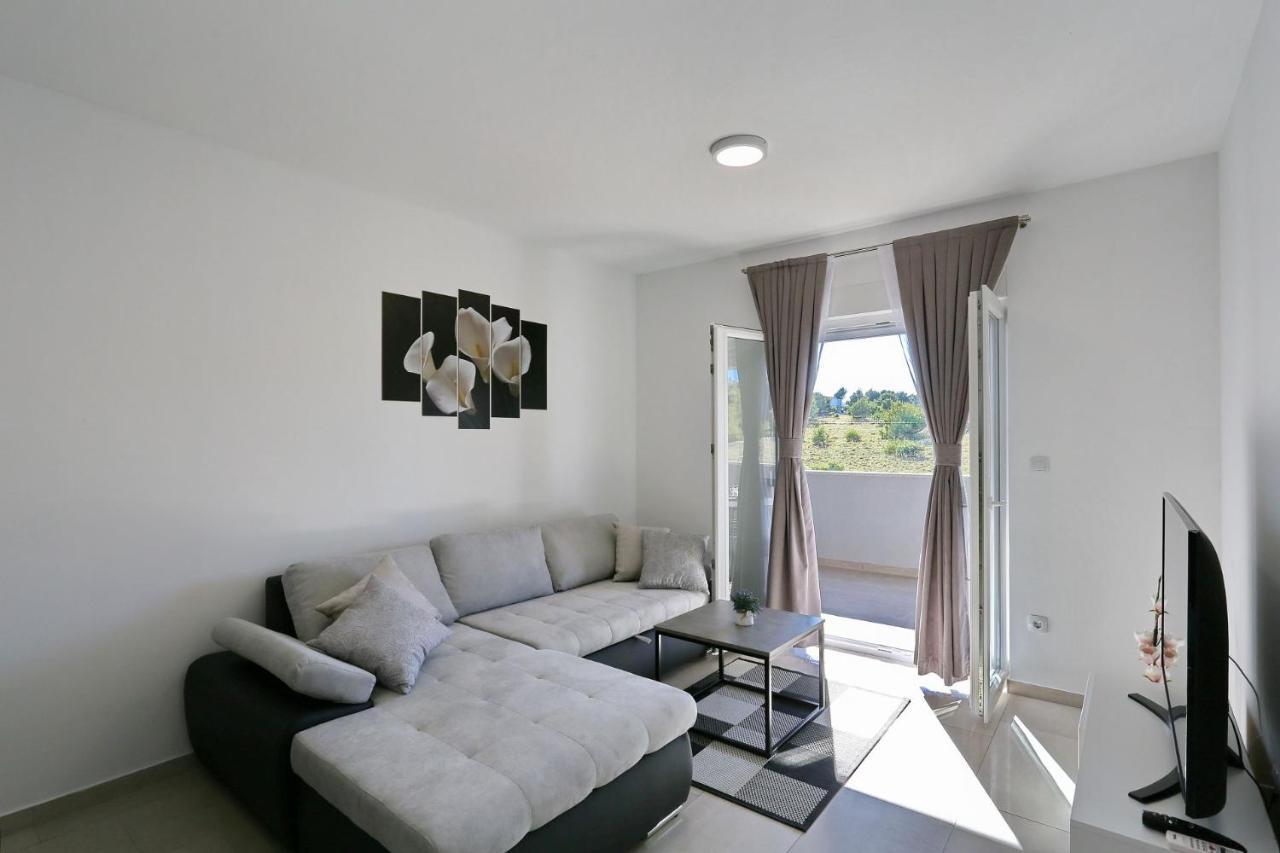 Apartments Lisac ヴィル エクステリア 写真