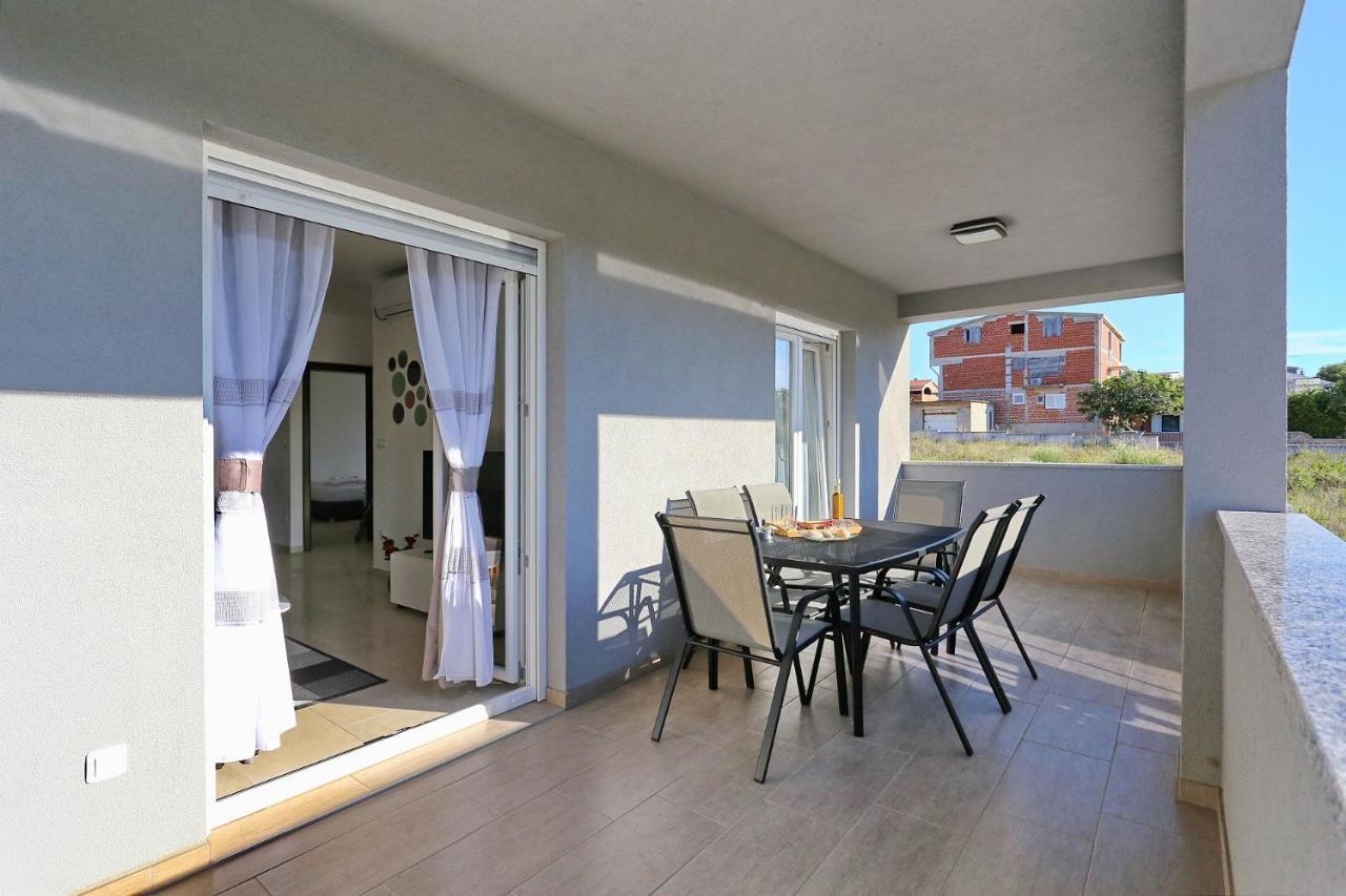 Apartments Lisac ヴィル エクステリア 写真