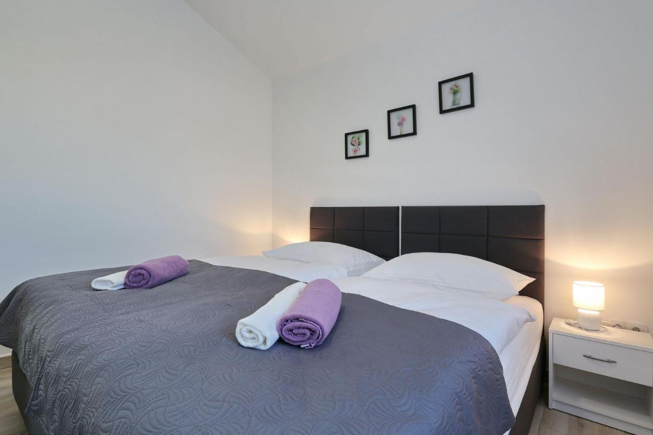 Apartments Lisac ヴィル エクステリア 写真