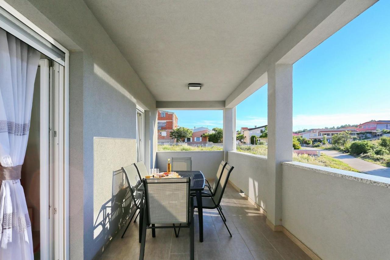 Apartments Lisac ヴィル エクステリア 写真