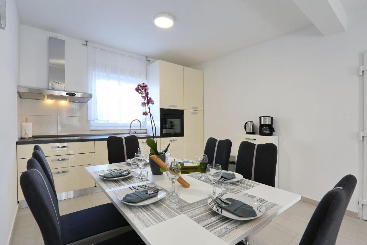 Apartments Lisac ヴィル エクステリア 写真