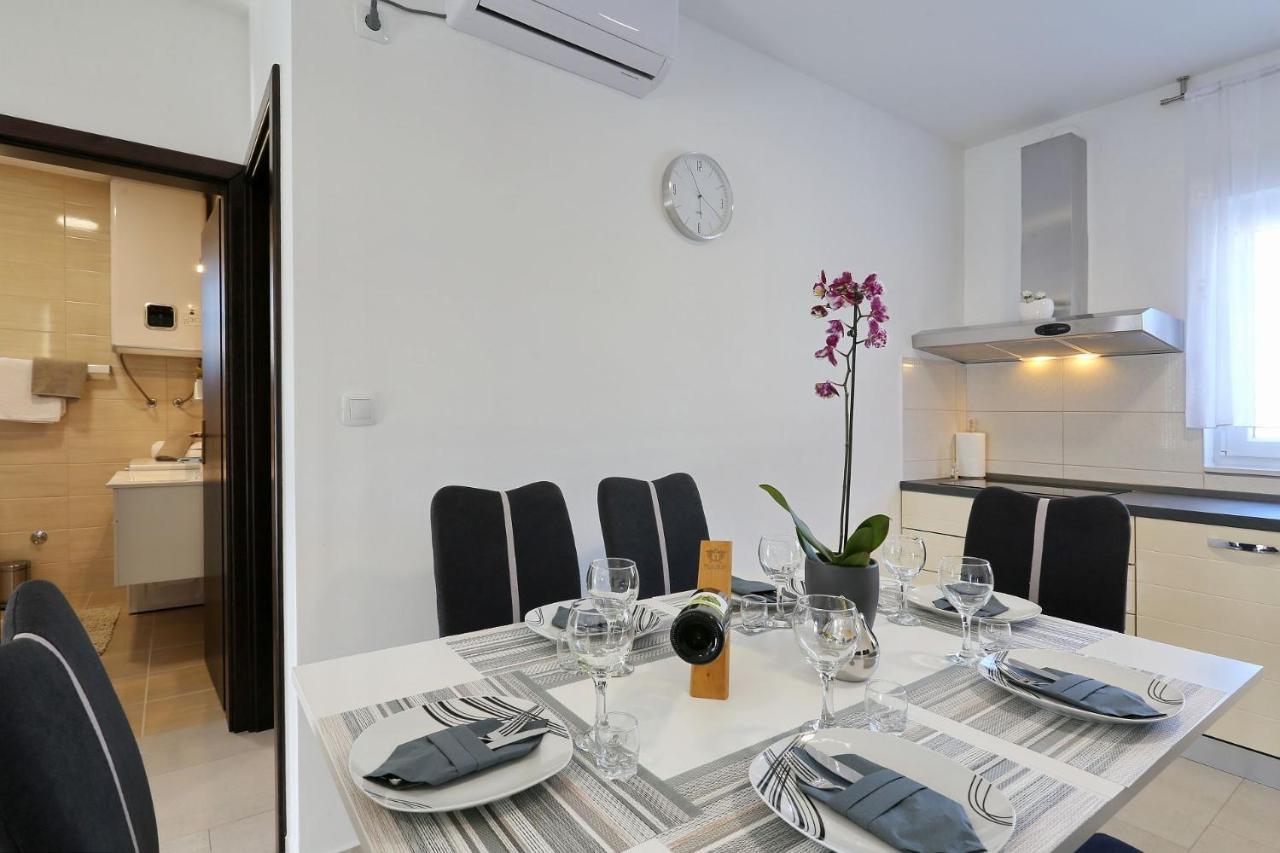 Apartments Lisac ヴィル エクステリア 写真