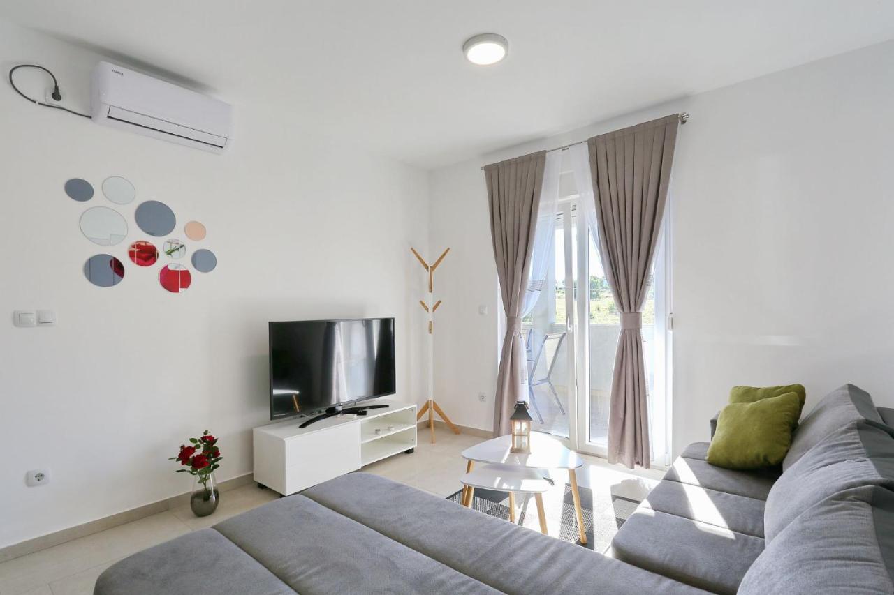 Apartments Lisac ヴィル エクステリア 写真