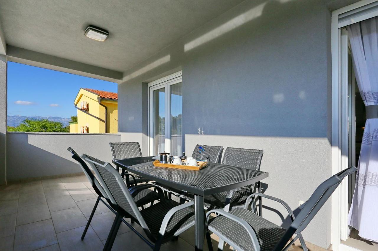 Apartments Lisac ヴィル エクステリア 写真