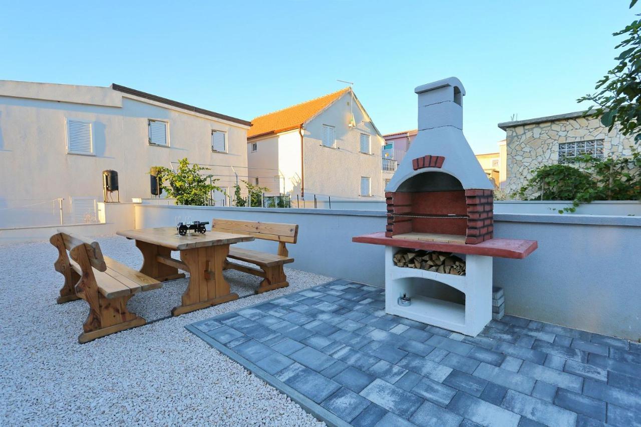 Apartments Lisac ヴィル エクステリア 写真