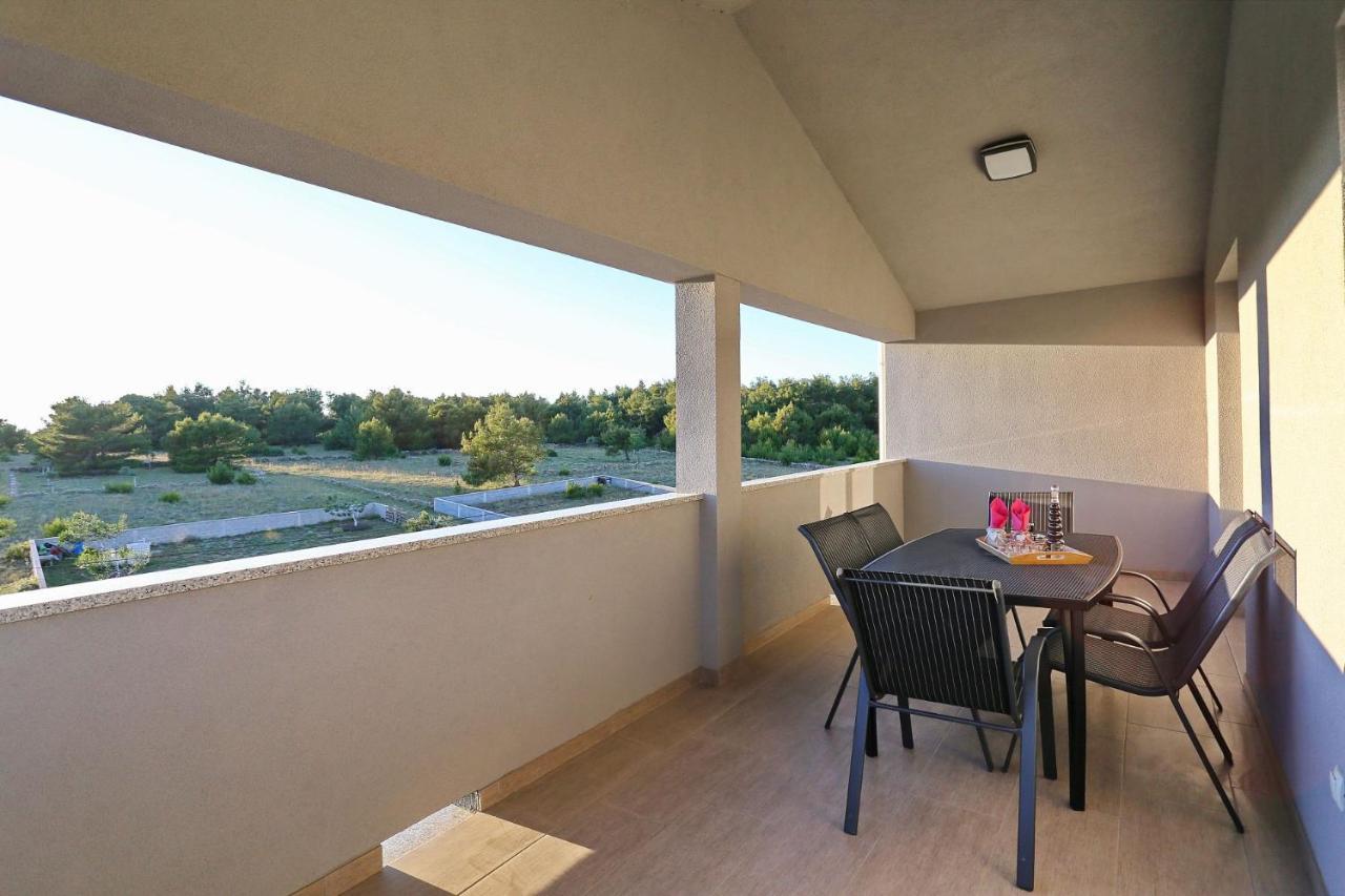 Apartments Lisac ヴィル エクステリア 写真