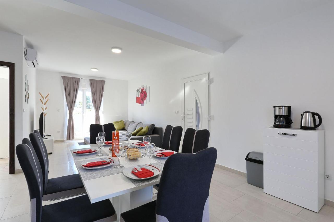 Apartments Lisac ヴィル エクステリア 写真