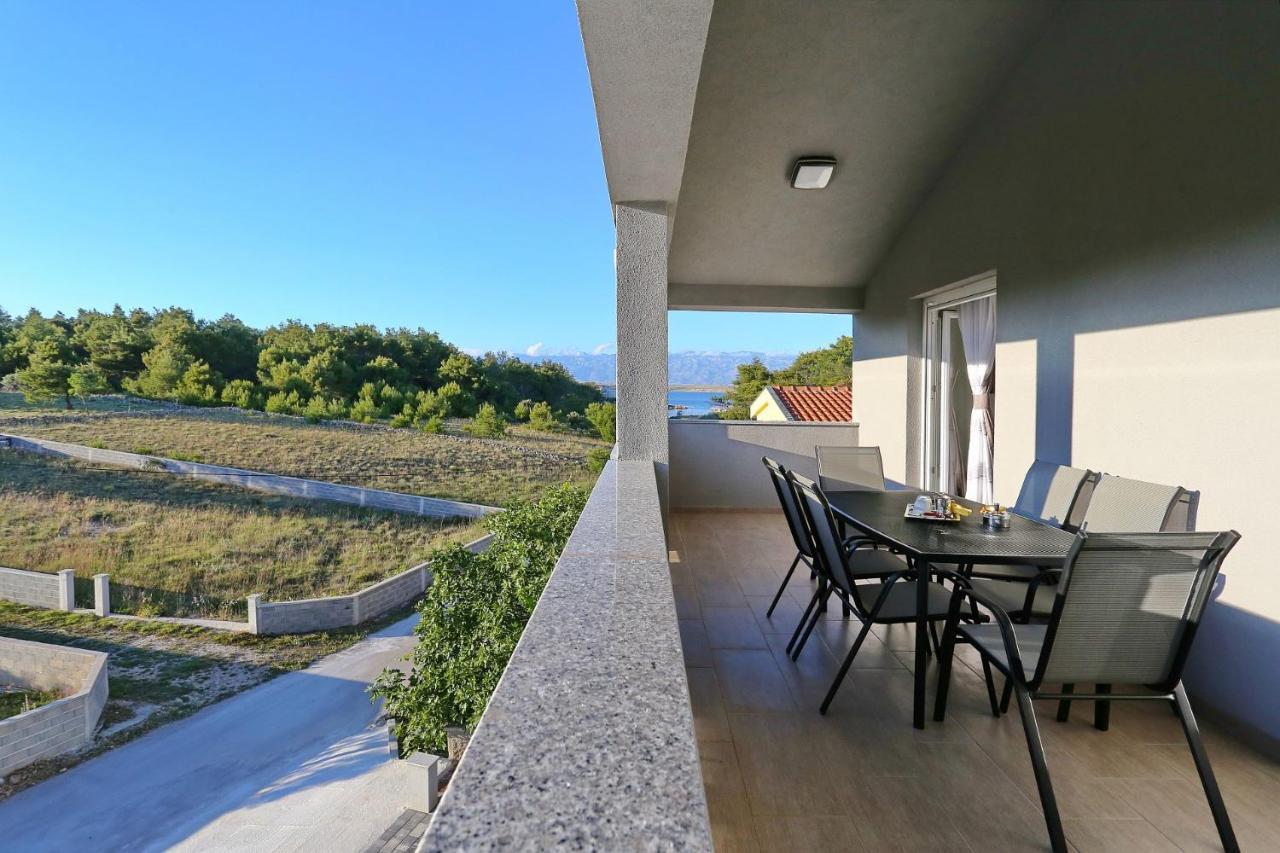 Apartments Lisac ヴィル エクステリア 写真