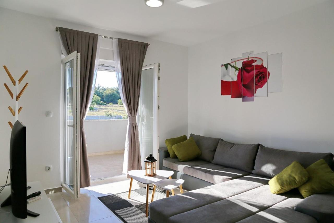 Apartments Lisac ヴィル エクステリア 写真