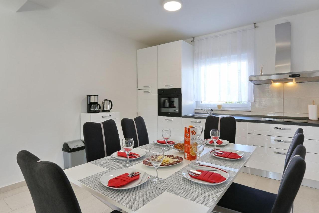 Apartments Lisac ヴィル エクステリア 写真