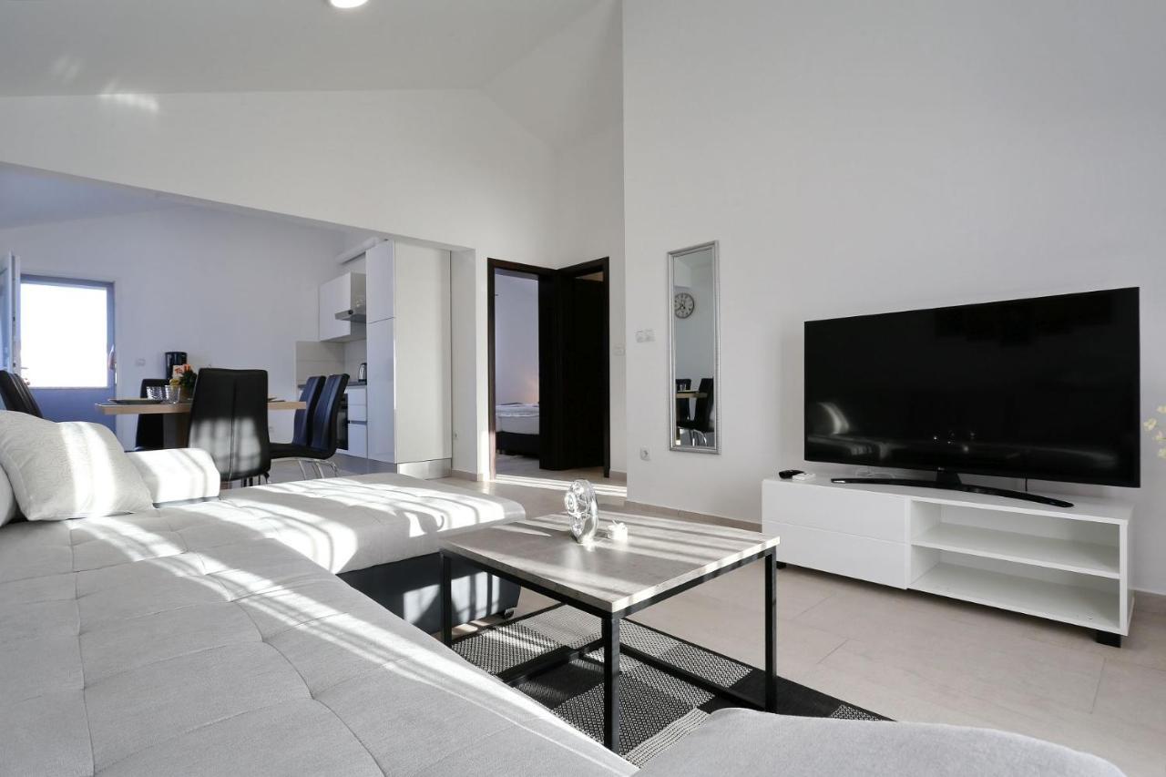 Apartments Lisac ヴィル エクステリア 写真