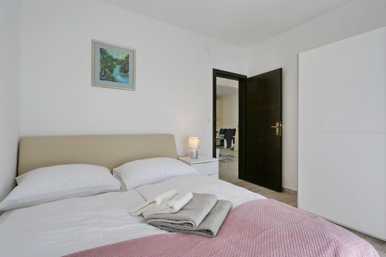 Apartments Lisac ヴィル エクステリア 写真