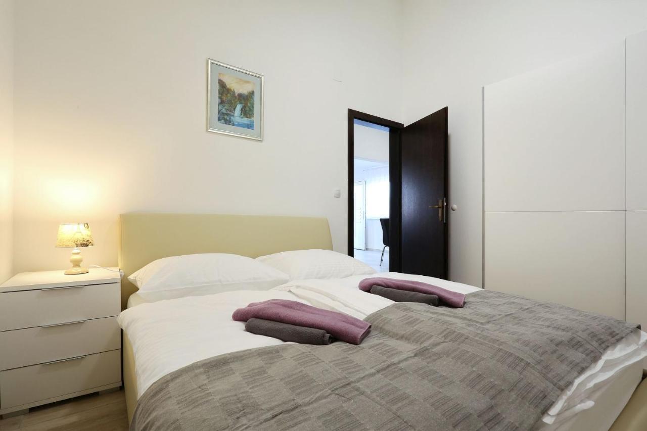 Apartments Lisac ヴィル エクステリア 写真