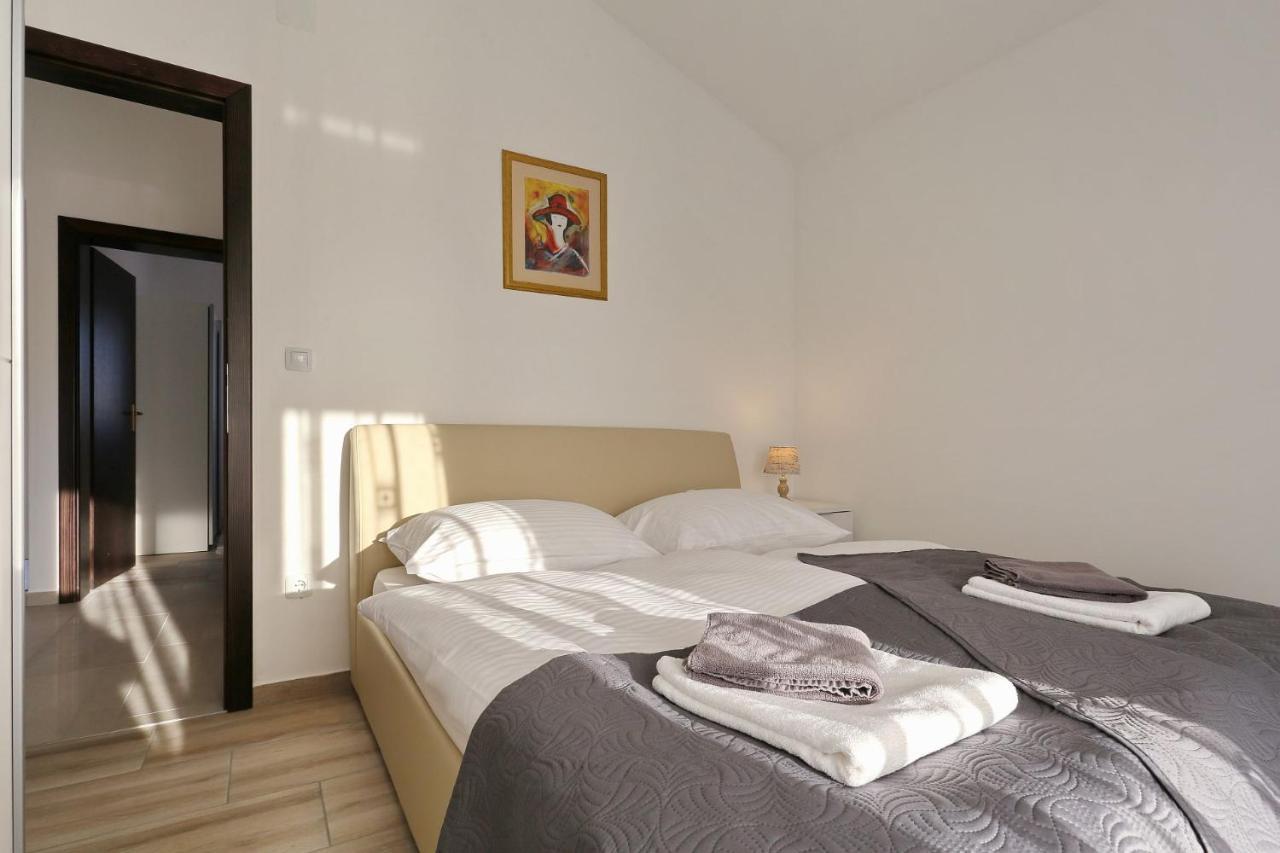 Apartments Lisac ヴィル エクステリア 写真