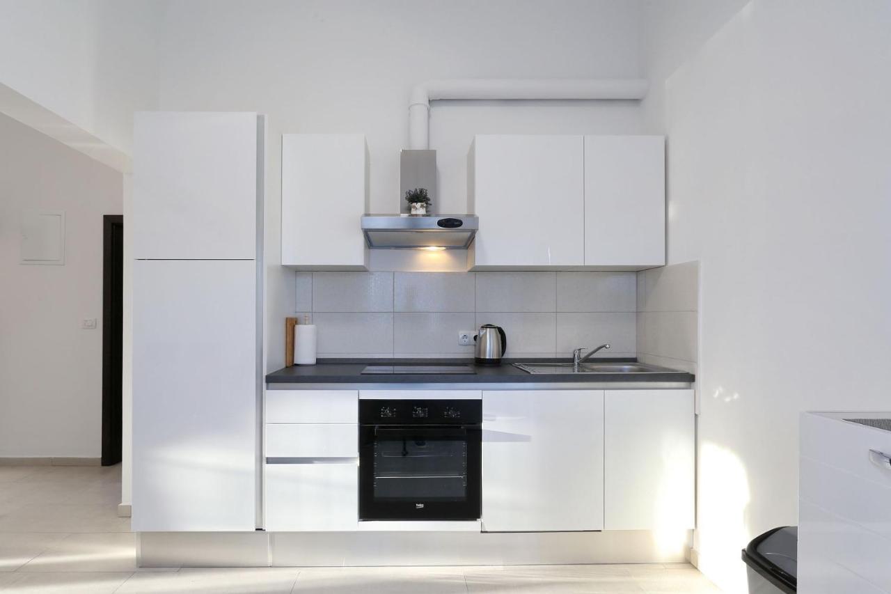 Apartments Lisac ヴィル エクステリア 写真