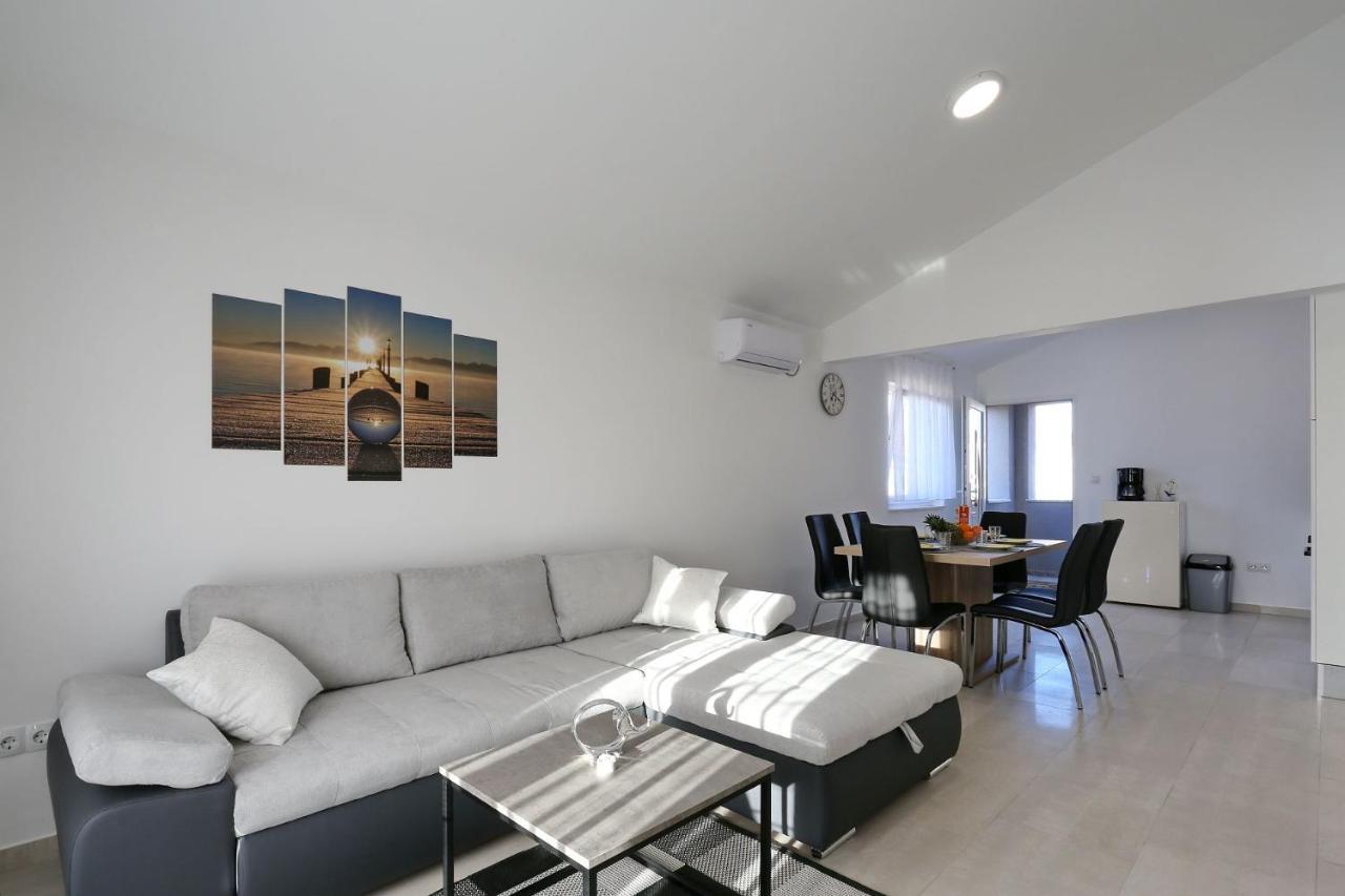 Apartments Lisac ヴィル エクステリア 写真