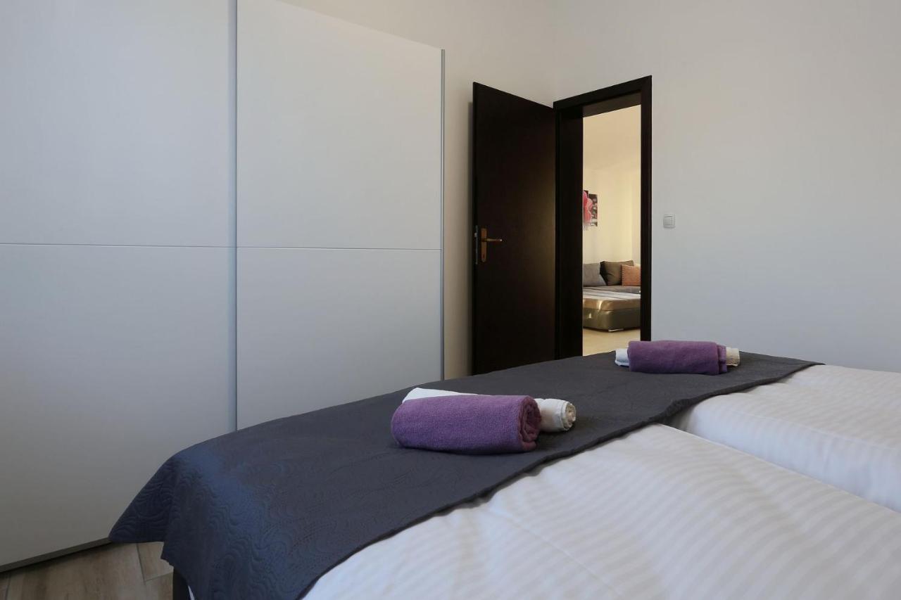 Apartments Lisac ヴィル エクステリア 写真