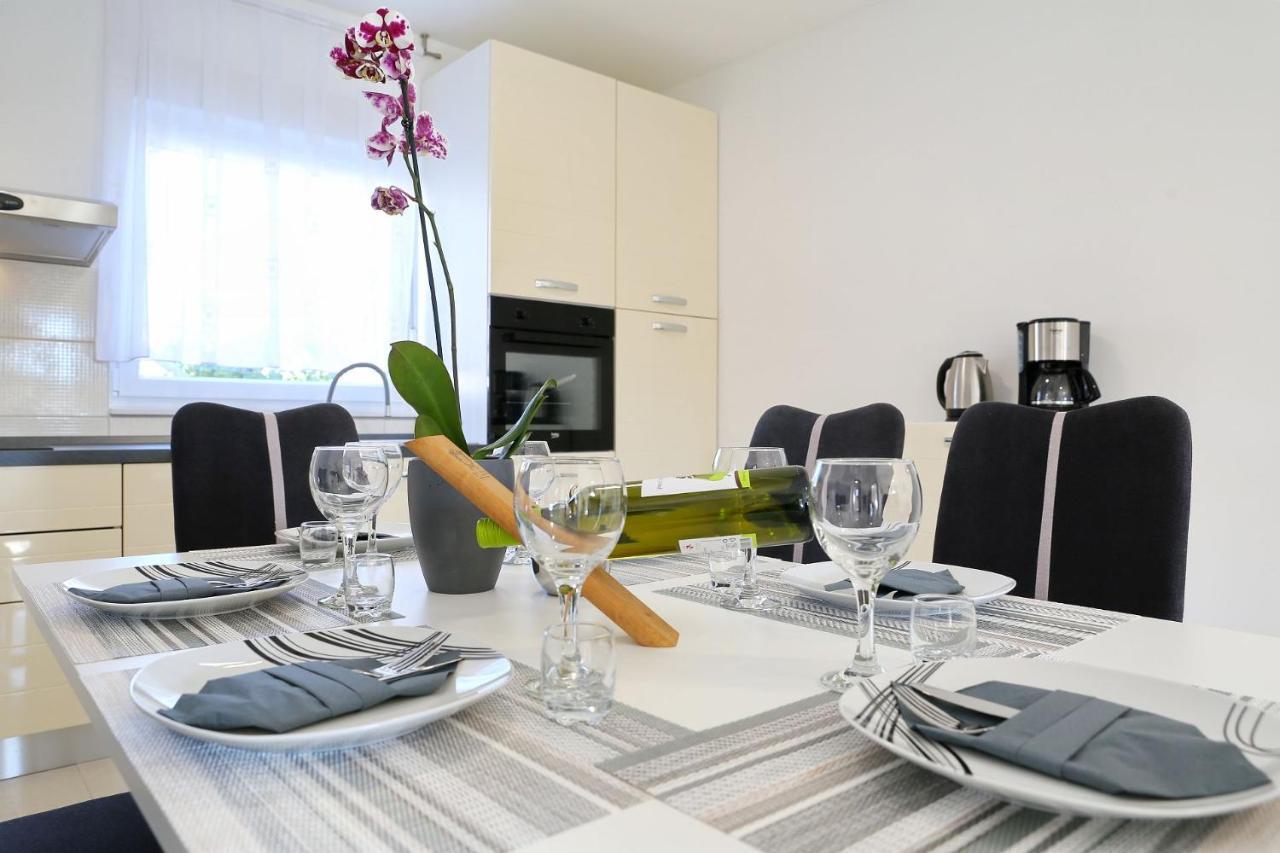 Apartments Lisac ヴィル エクステリア 写真